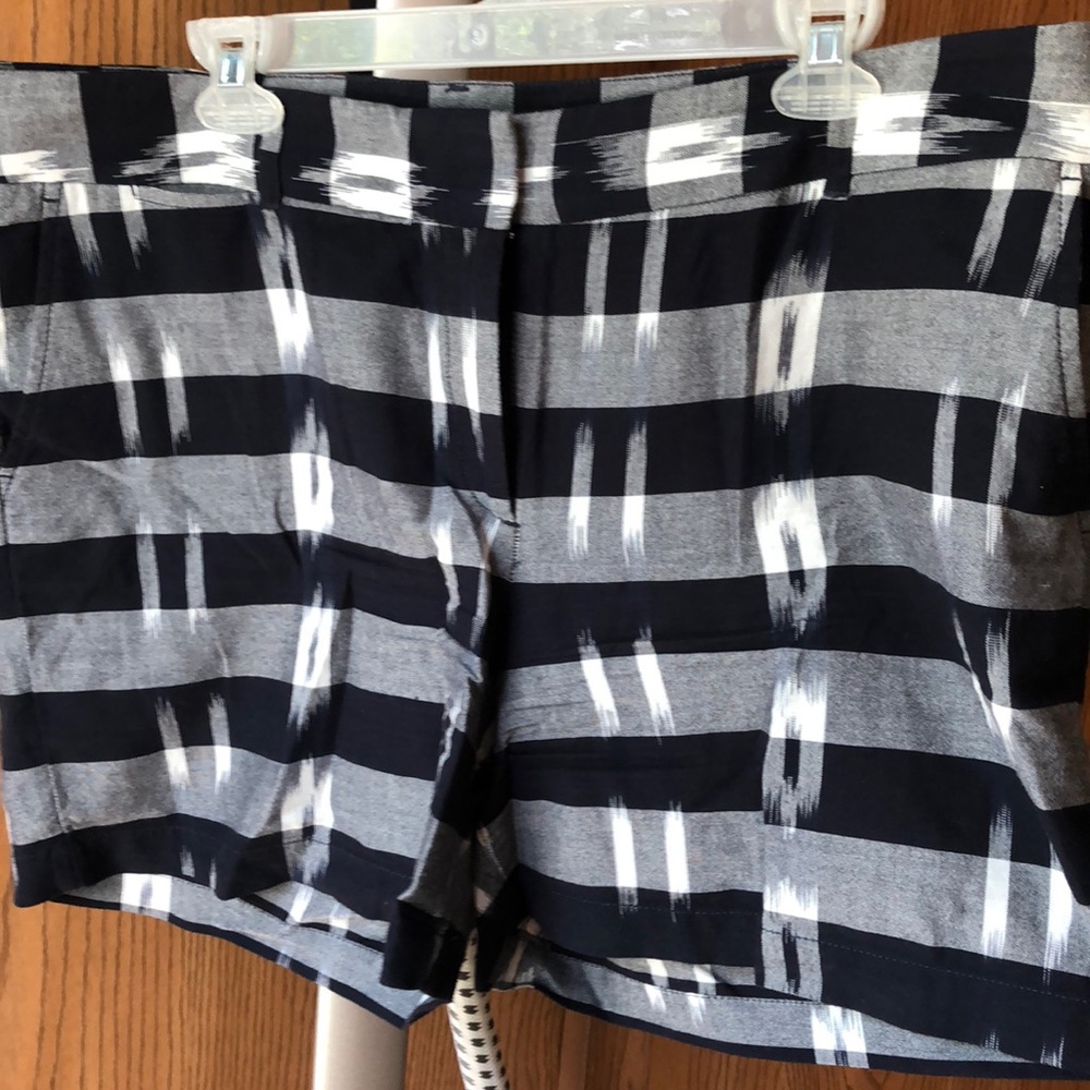 LOFT navy and white patterned womens shorts size 14